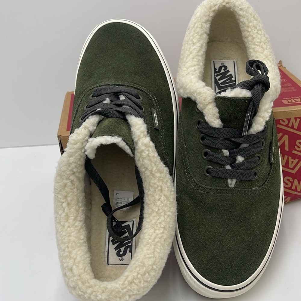 Vans WMNS Authentic Sherpa
Sherpa Grape Leaf
VN000CP4KCZ Green Sneakers - Picture 13 of 16